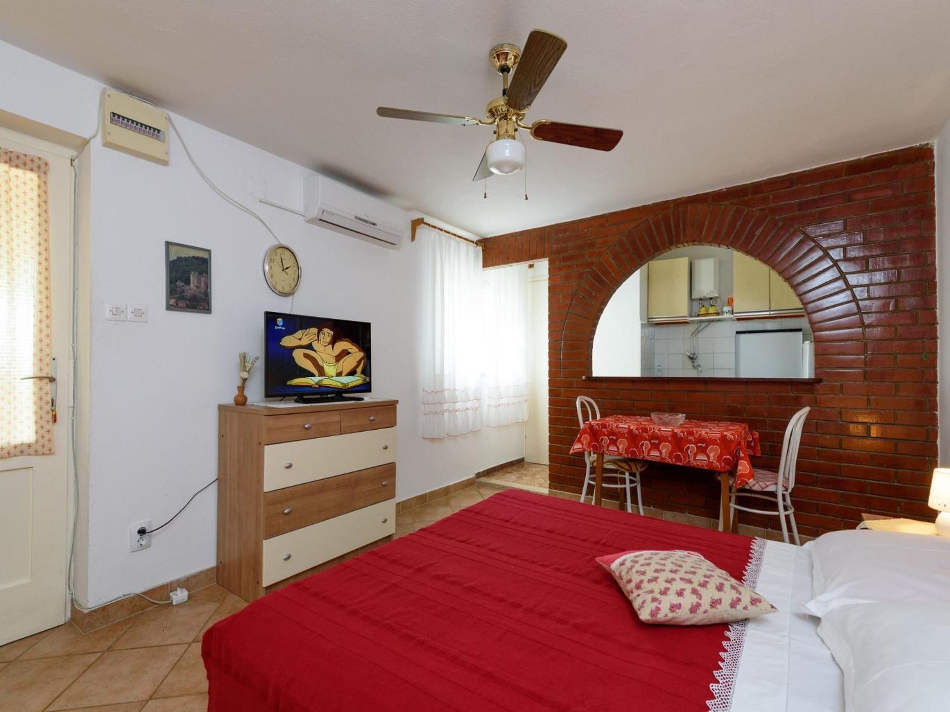 Apartments Mihaela Трогир Экстерьер фото